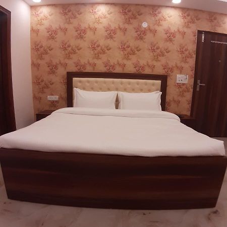 Triom Hotel Delhi  Eksteriør billede