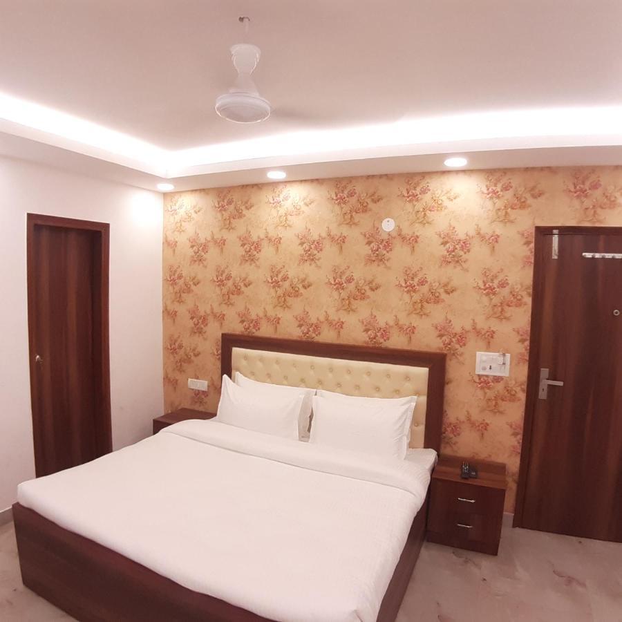 Triom Hotel Delhi  Eksteriør billede