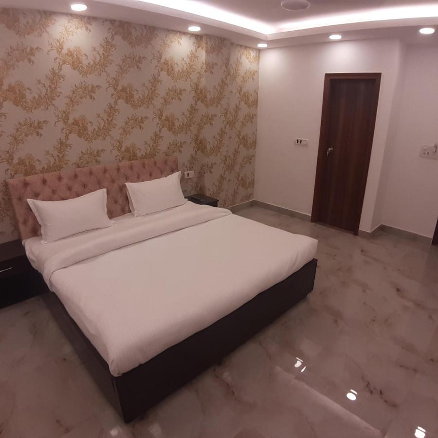 Triom Hotel Delhi  Eksteriør billede