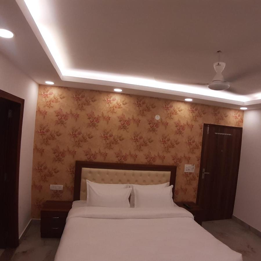 Triom Hotel Delhi  Eksteriør billede